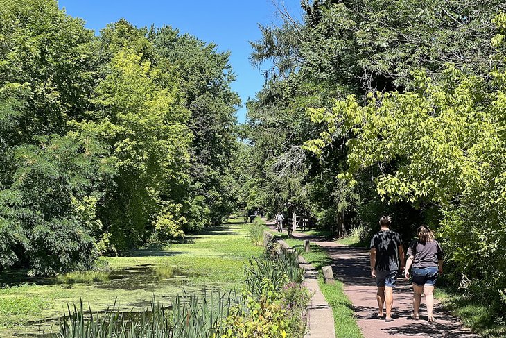 Walking along the Delaware Canal