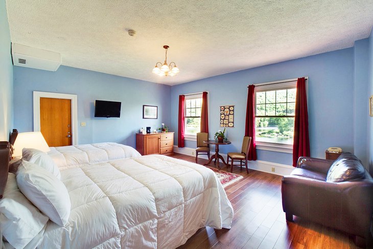 Photo Source: The Shawnee Inn and Golf Resort