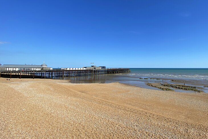 Pier and beach in Hastings