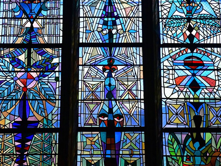 Stained-glass windows in the Eglise Saint-Maximin | Pack-Shot / Shutterstock.com