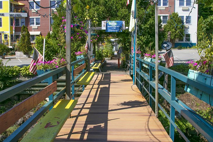 Riverhouse Footbridge