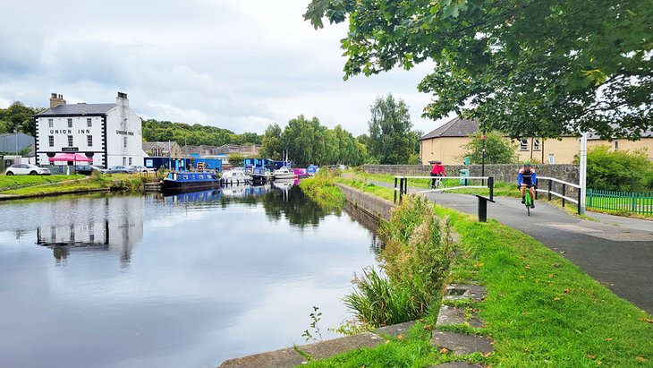 Forth &amp; Clyde Canal towpath