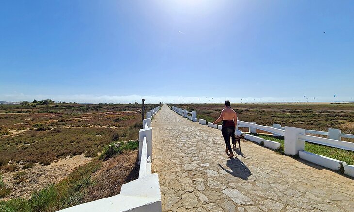 Path to the beach at Camping Rio Jara