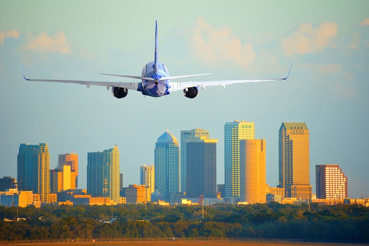 Plane landing in Tampa