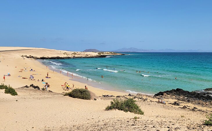 A roadside beach in Parque Natural Corralejo