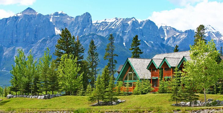 Photo Source: A Bear and Bison Canadian Country Inn