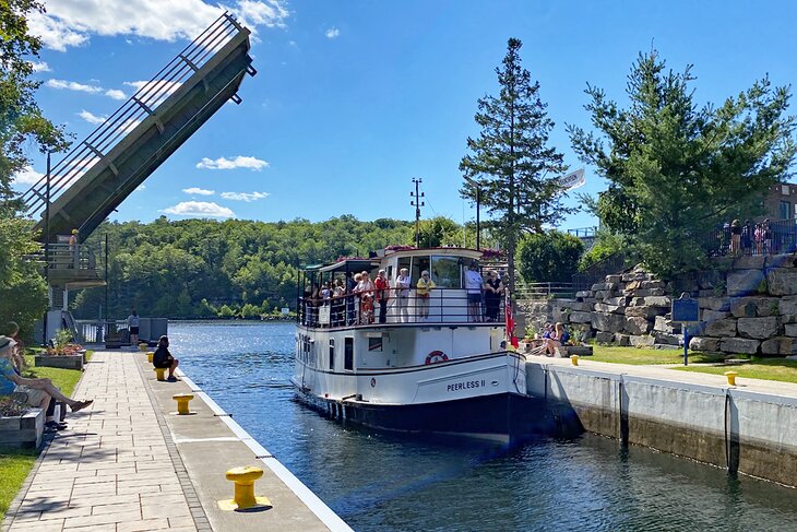 Muskoka Lakes cruise boat