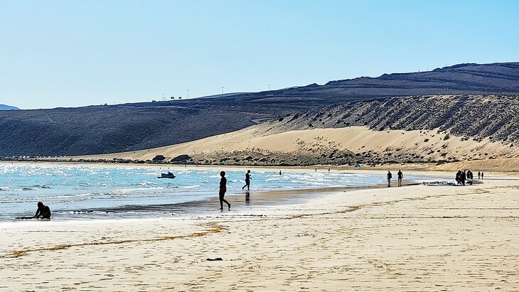 Playa Sotavento and the hills behind