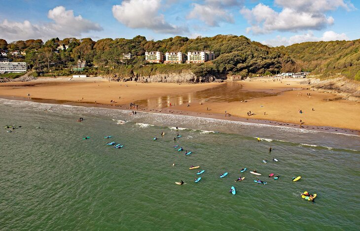 Surfers in Newton