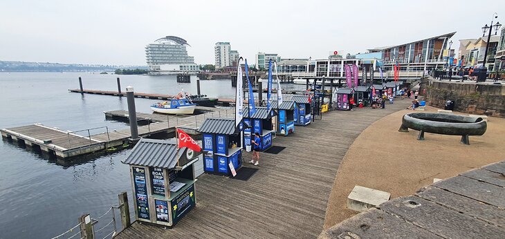 Dock with boat tours in Cardiff