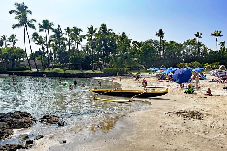 Kamakahonu Beach