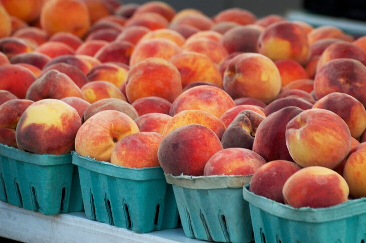 Peaches at Bloomington Farmers' Market