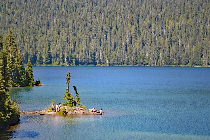 Озеро можно купить. Mowich Lake.