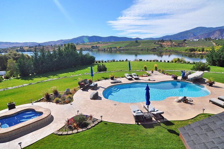 Photo Source: Lake's Edge Tuscan Lodge