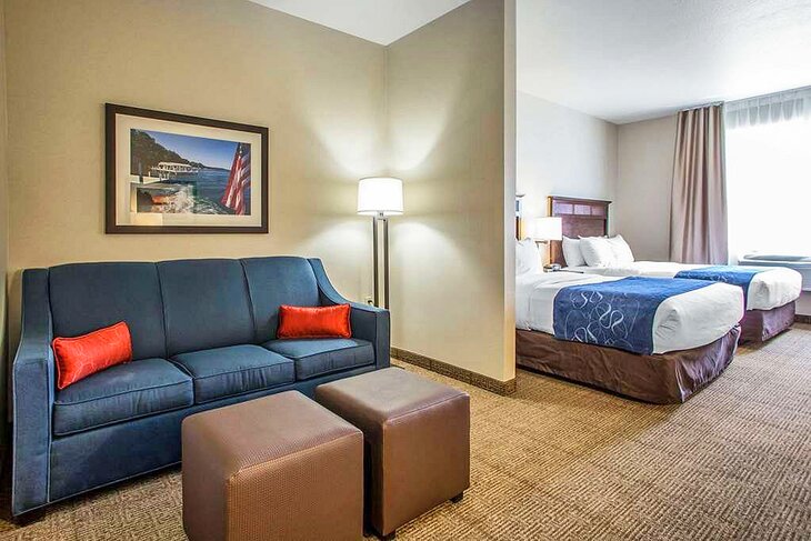 Photo Source: Comfort Suites Lake Geneva East