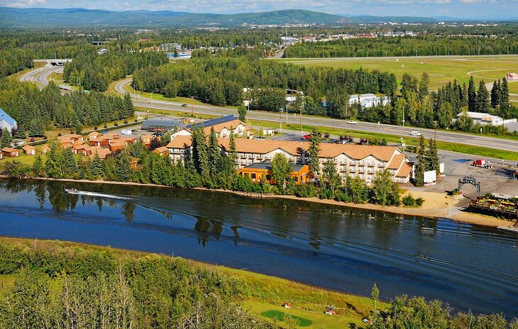Photo Source: Pike's Waterfront Lodge