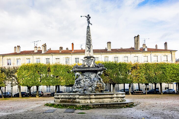 Fountain in Place d'Alliance