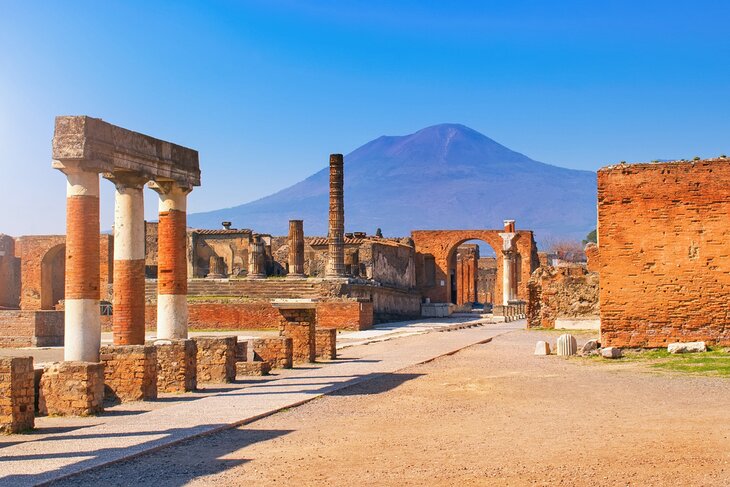 Pompeii and Mount Vesuvius, a popular stop on the Rome to Sorrento car route