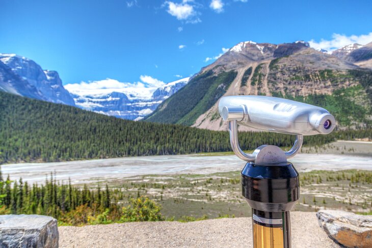 Rest stop along the Icefields Parkway