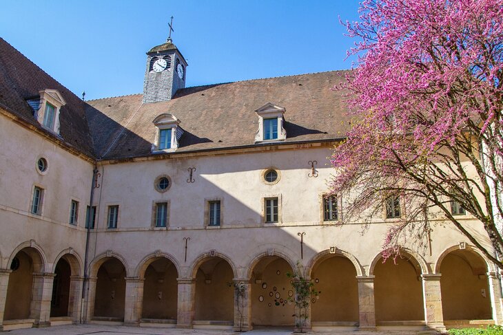 Musée de la Vie Bourguignonne Perrin de Puycousin