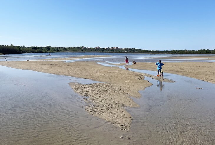 Kids playing at Ninska Lagoon