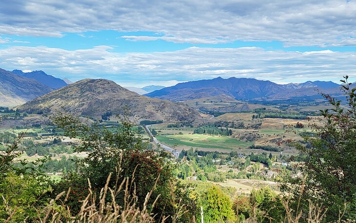 Scenery between Wanaka and Queenstown