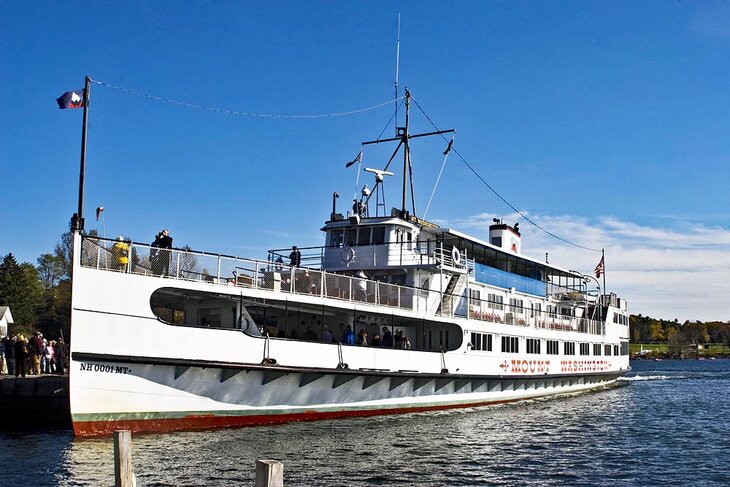 MS Mount Washington at Wiers Beach, Lake Winnipesaukee