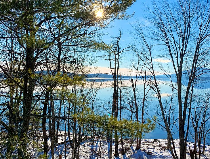 Snow along the shore of the Ashokan Rail Trail