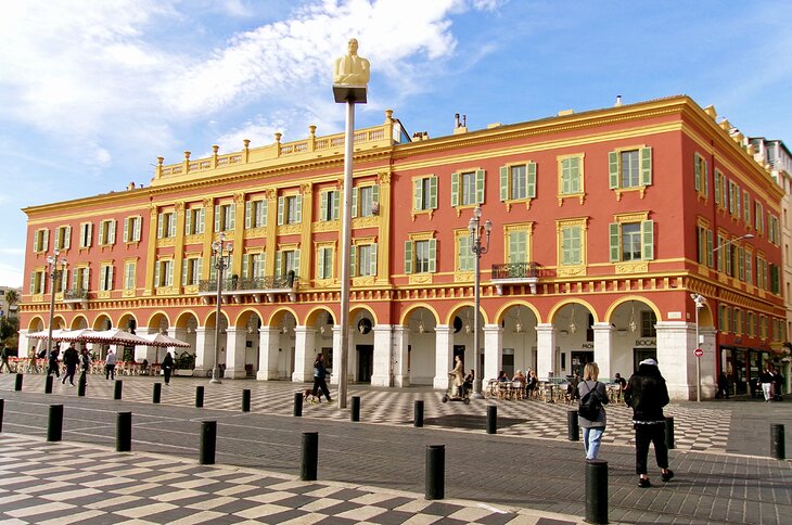 Place Massena near Avenue Felix Jaures