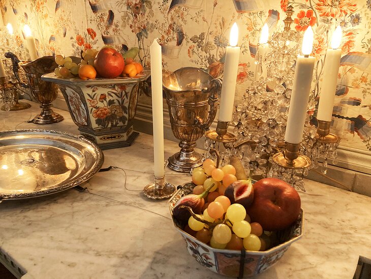 The dining room of the Intendant's apartments at the Hôtel de la Marine