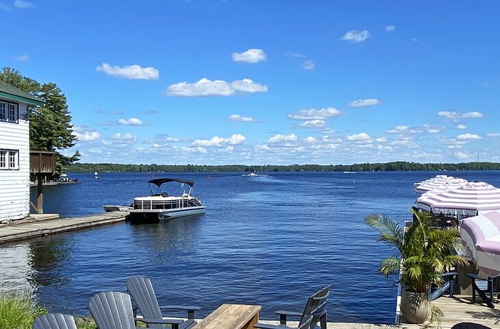 A pontoon boat at a restaurant in Bala