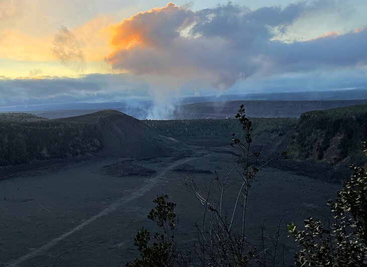 Uwekahuna Bluff is reached by a very easy, flat walking trail