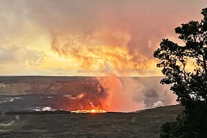 Watching Eruptions in Hawai'i Volcanoes National Park